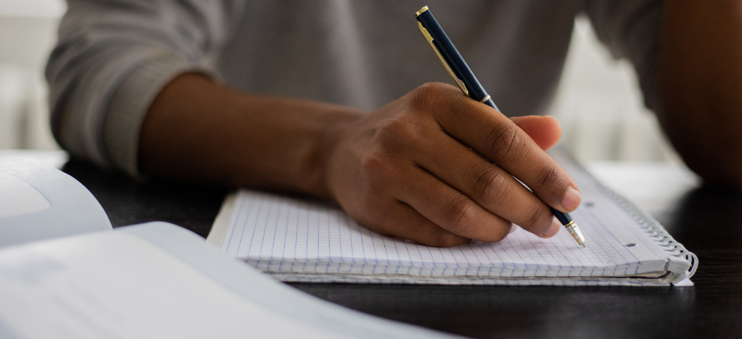 Como aprender a escrever com escritores: técnicas, exemplos e práticas