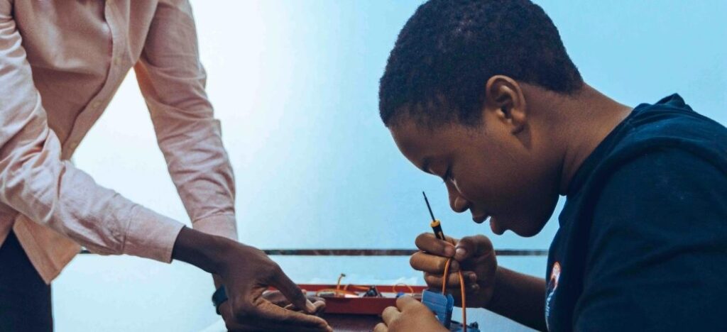 Aprender de verdade: por que tanto esforço raramente vira compreensão